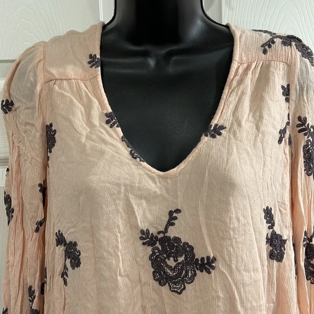 Peach and Gray Top - Picture 3 of 5